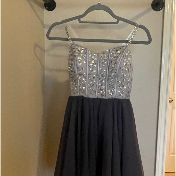 Tween Semi Formal Dress, Size 1 - Picture 1 of 4